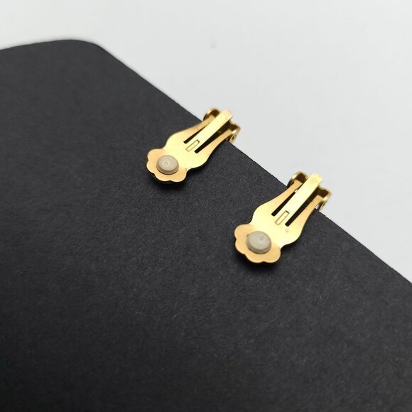 Vintage Matte Gold Tone Clip On Earrings With Sculptural Wavy Design - Picture 4 of 6